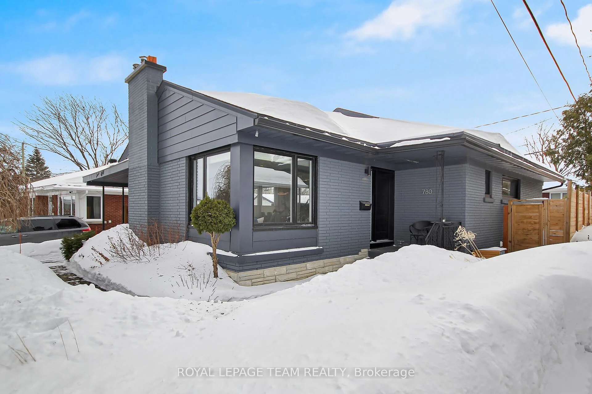 Detached in Elmvale Acres and Area