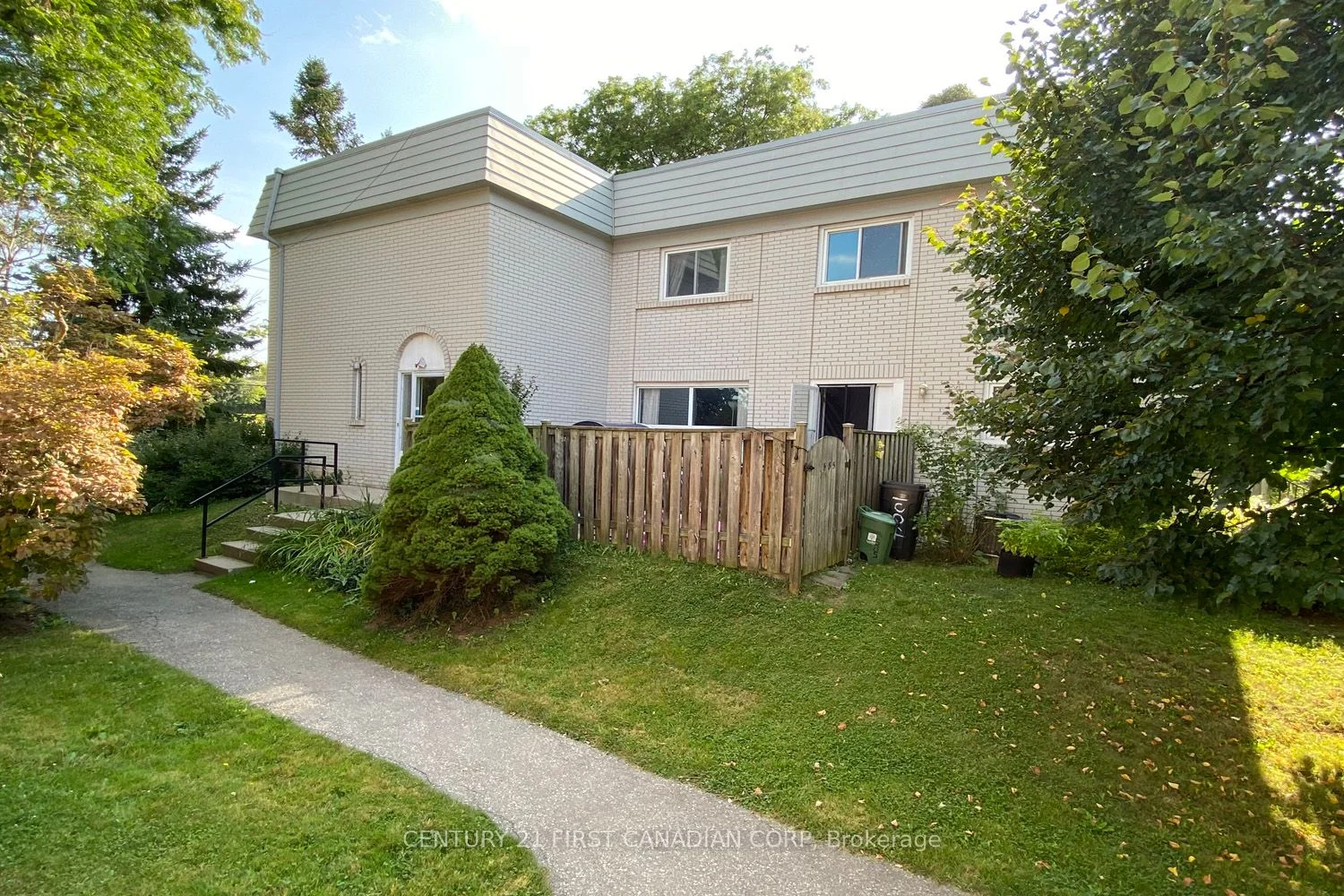 587 Gainsborough Road, London North, On N6g 2c5