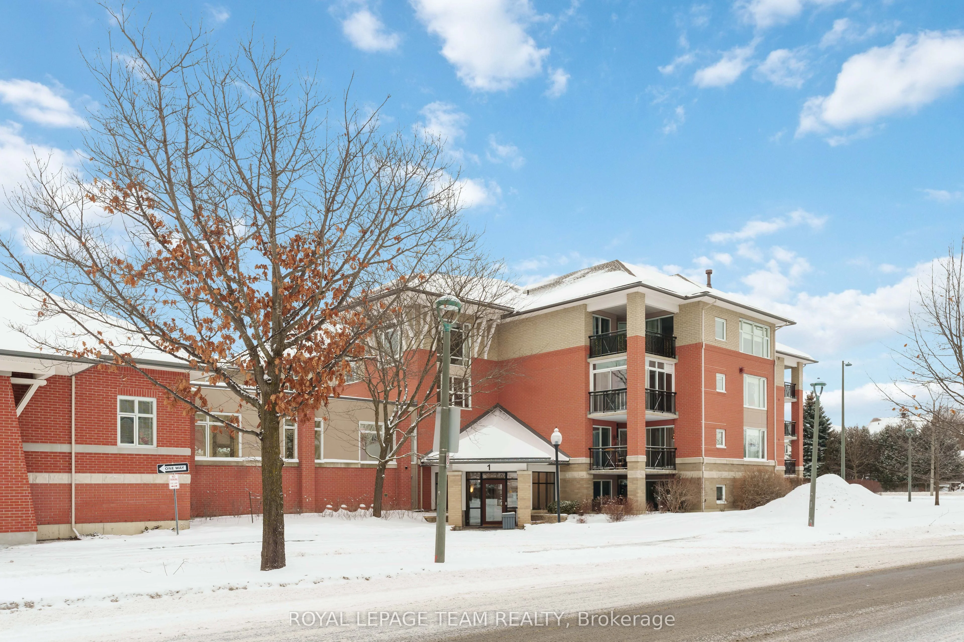 Condo Apartment in South of Baseline to Knoxdale