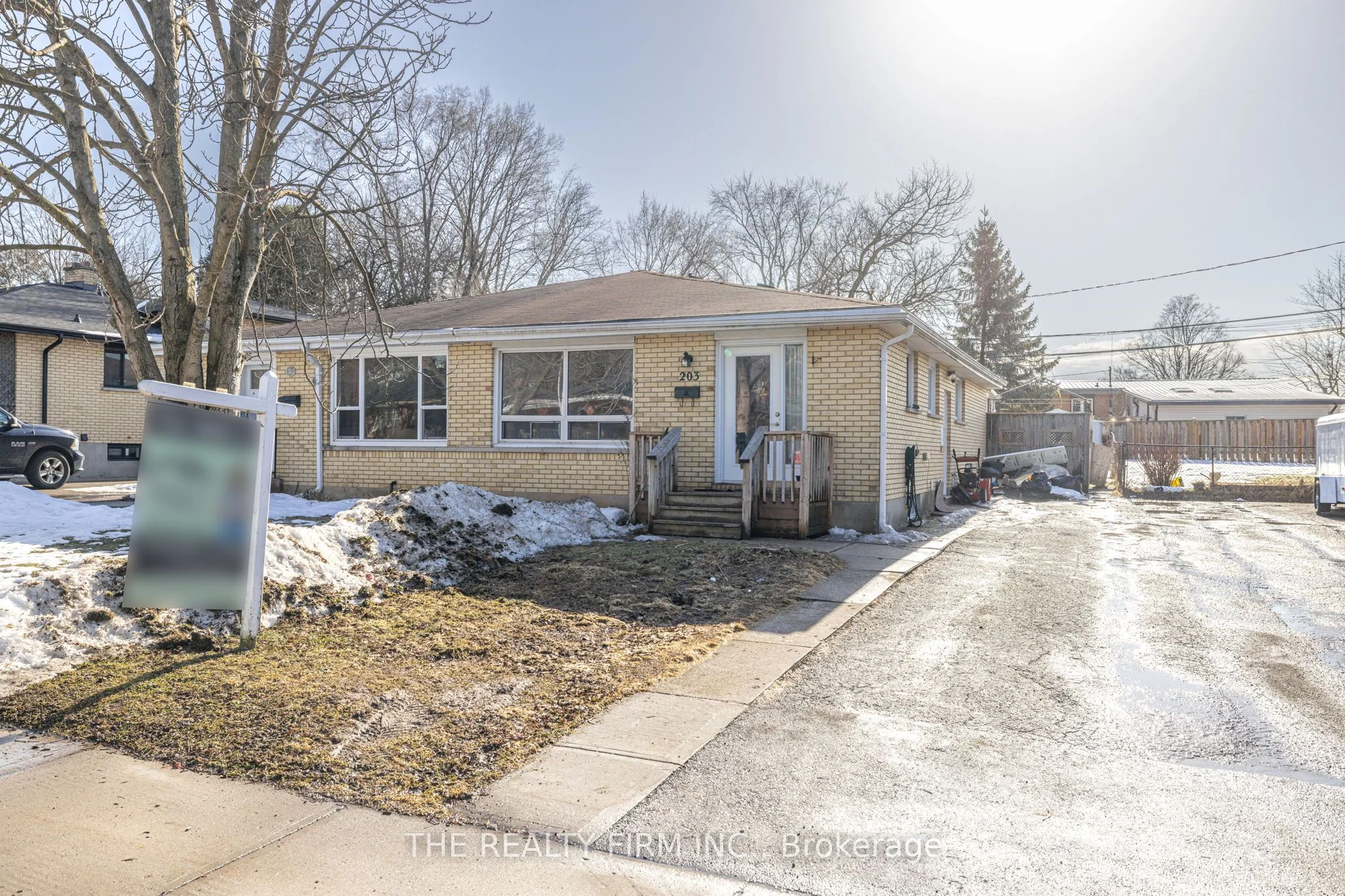 203 Cairn Street, London South, On N5z 3w6