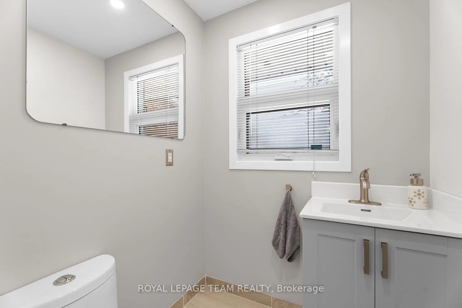 28B Castlebrook Lane, South of Baseline to Knoxdale, ON K2G 5G5