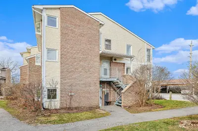 20 Shehyn Lane Unit A, Tanglewood - Grenfell Glen - Pineglen, On K2g 4y5