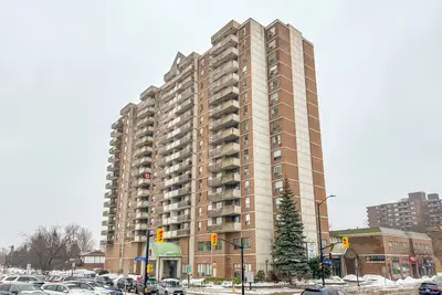 200 Lafontaine Avenue 901, Vanier And Kingsview Park, On K1l 8k8