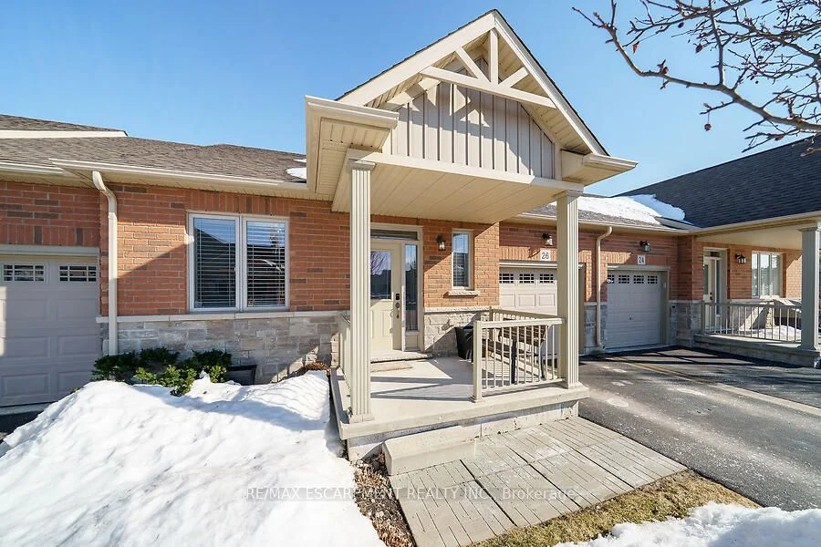 Condo Townhouse in Hamilton