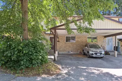 Condo Townhouse in Waterloo