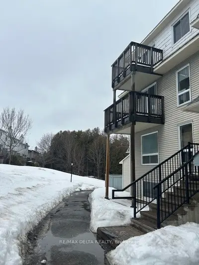 716 Tanguay Court, Kanata, On K2l 3x2