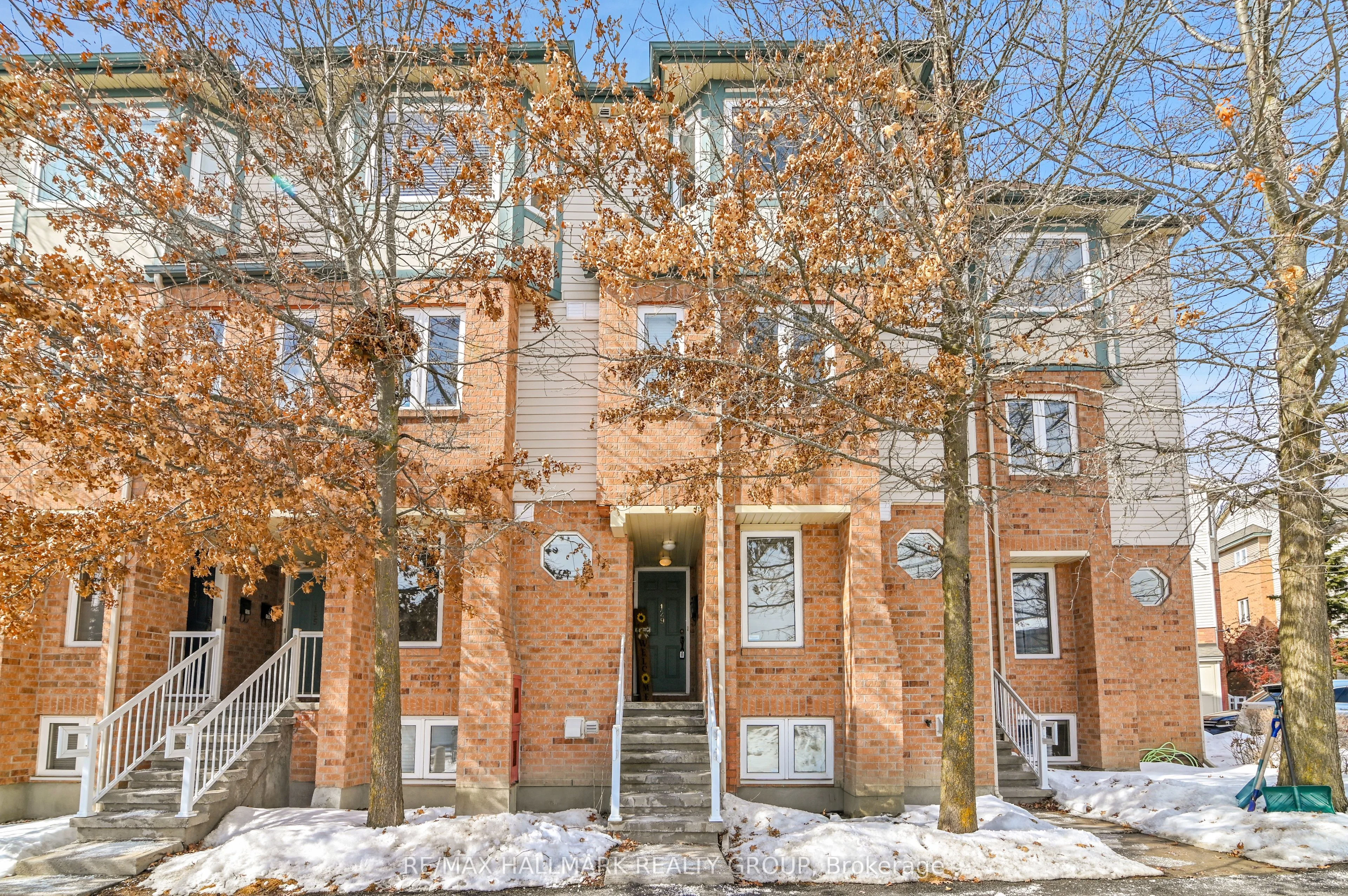 Condo Townhouse in South of Baseline to Knoxdale