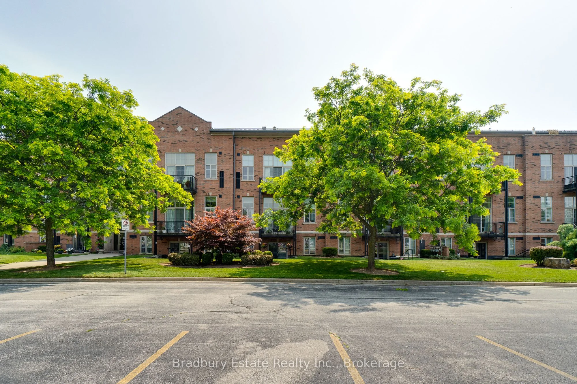 Condo Apartment in Hamilton