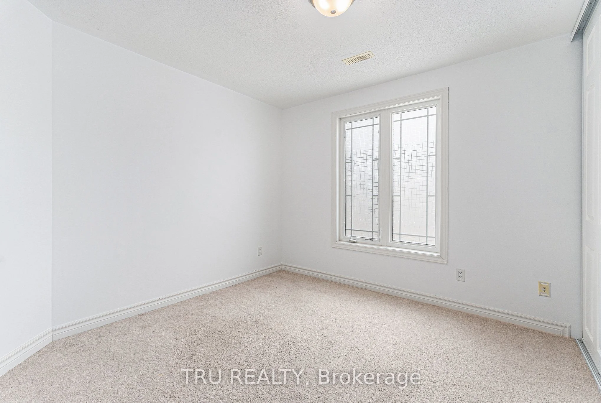 369 Paseo Private 8, South of Baseline to Knoxdale, ON K2G 4N7
