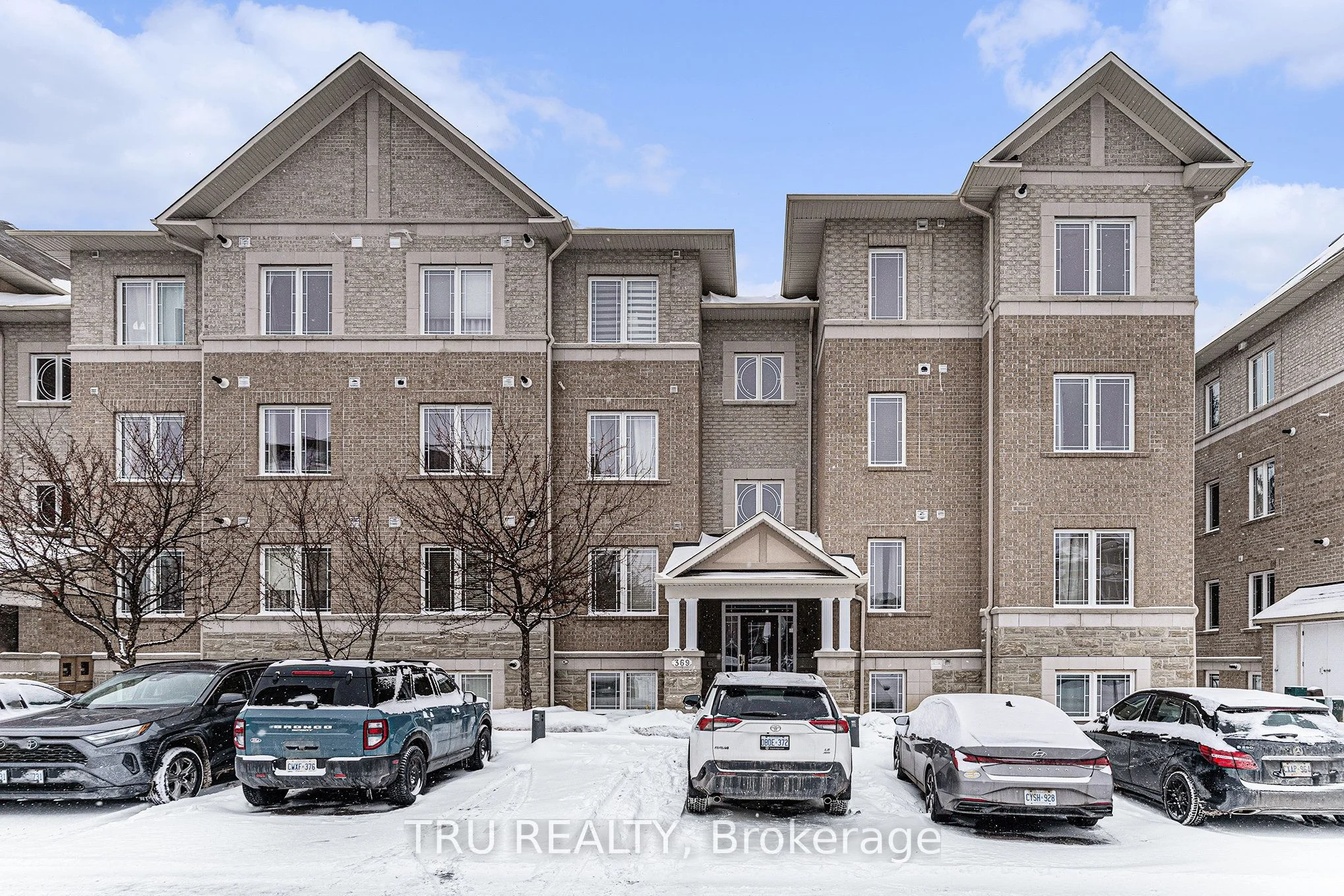 Condo Apartment in South of Baseline to Knoxdale