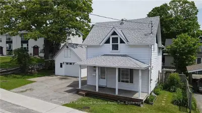 Detached in Parry Sound