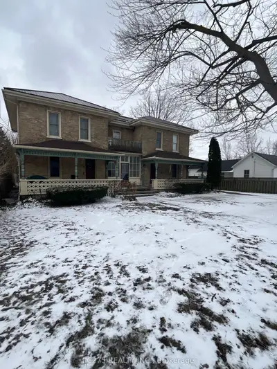 Att/Row/Townhouse in Lambton Shores
