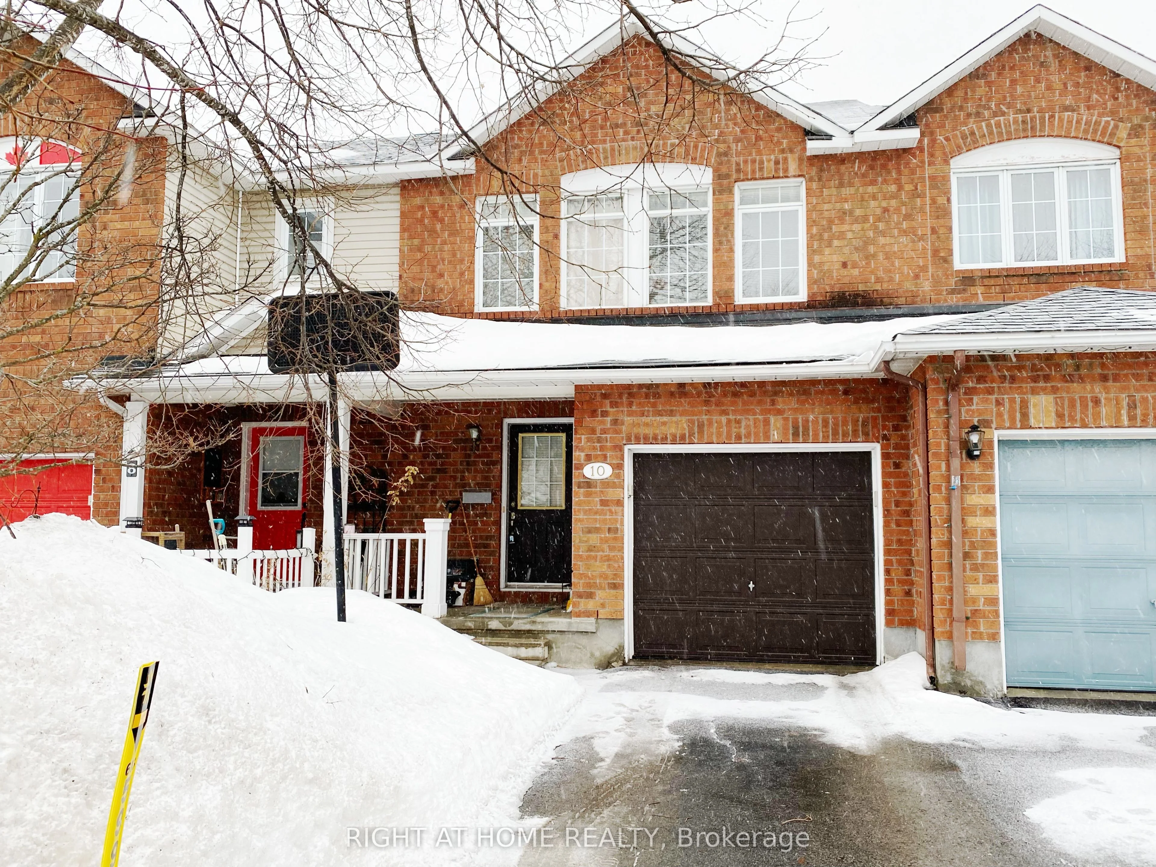 Att/Row/Townhouse in Kanata