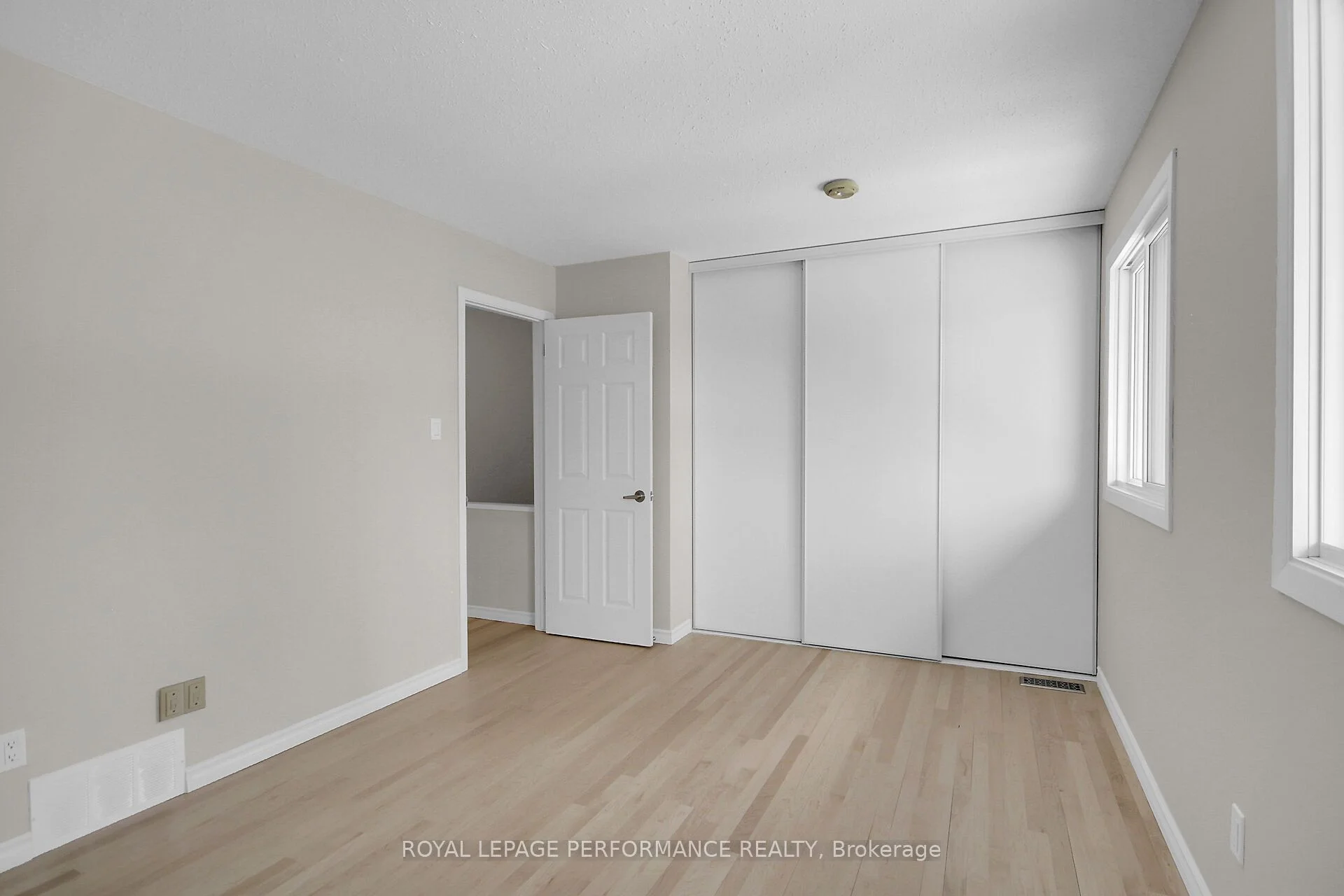 1290 Cahill Drive, Hunt Club - South Keys and Area, ON K1V 9A7