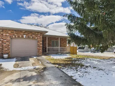 Semi-Detached in North Huron