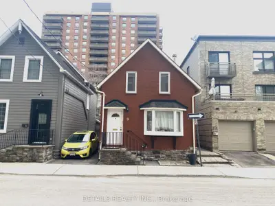 9 Gilmour Street W #2, Ottawa Centre, On K2p 0n1