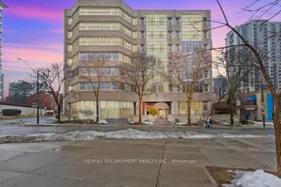 Condo Apartment in Hamilton