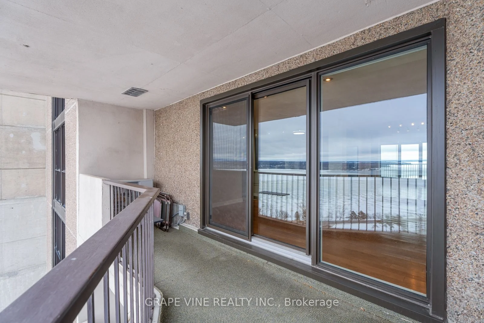 1025 Richmond Road 2402, Woodroffe, ON K2B 8G8