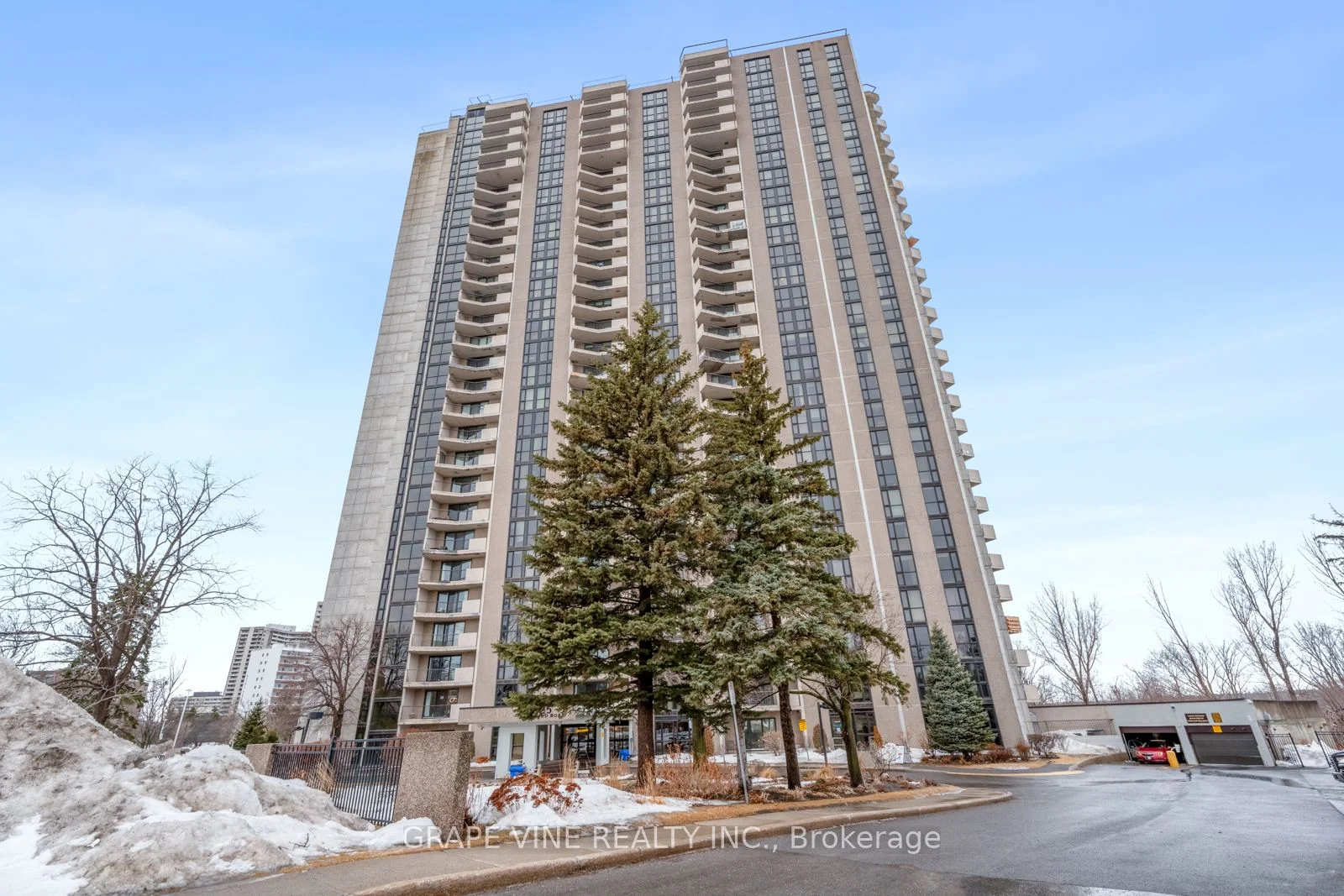 Condo Apartment in Woodroffe