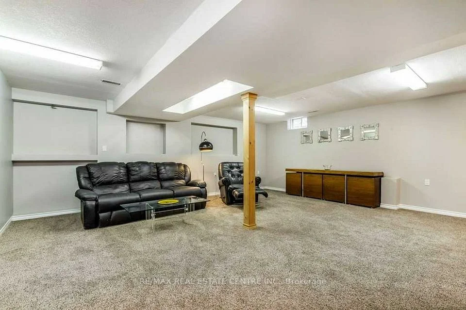 131 Mcnichol Drive Basemen, Cambridge, ON N1P 1E1