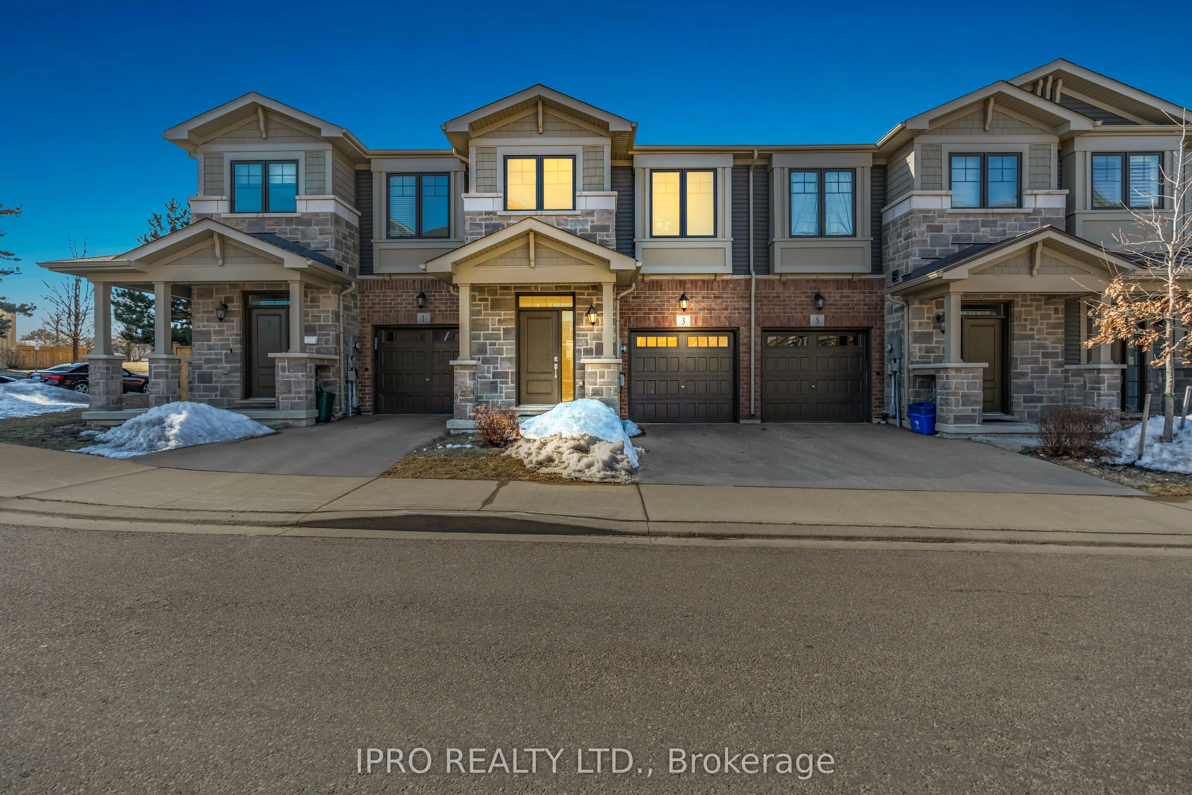 Att/Row/Townhouse in Hamilton