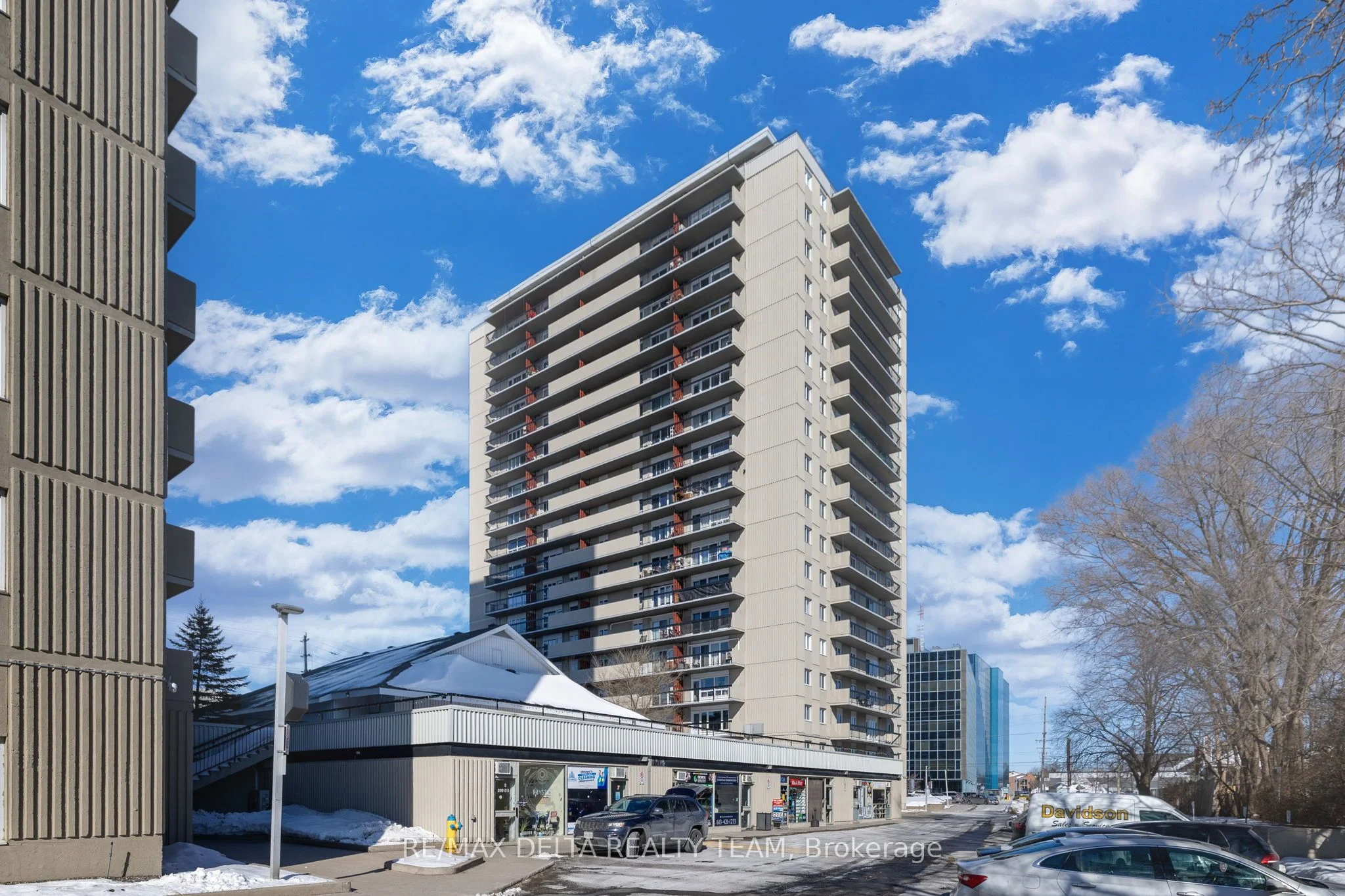 158a Mcarthur Avenue 303, Vanier And Kingsview Park, On K1l 8c9