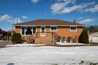 21642 Loyalist Parkway, Prince Edward County, On K0k 1l0