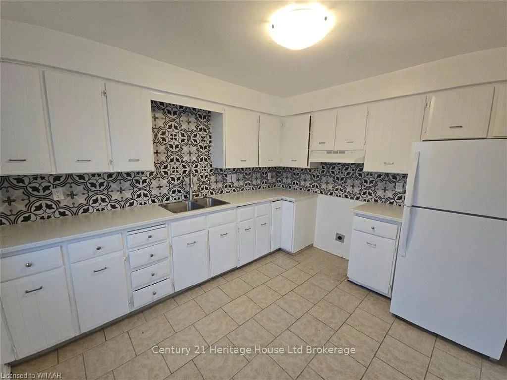 10 MCKENZIE Avenue Upper, Woodstock, ON N4S 7L3