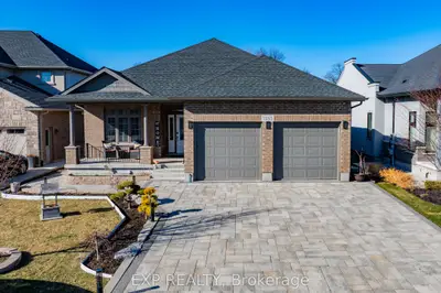 Detached in Niagara Falls
