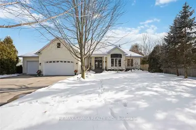 Detached in Petrolia