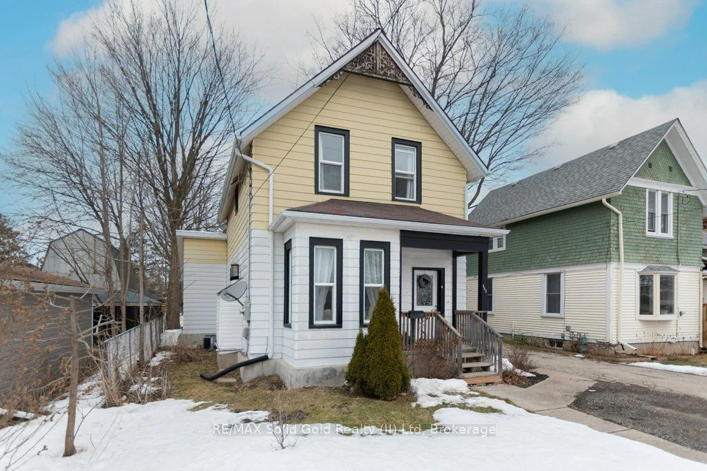 Detached in Woodstock