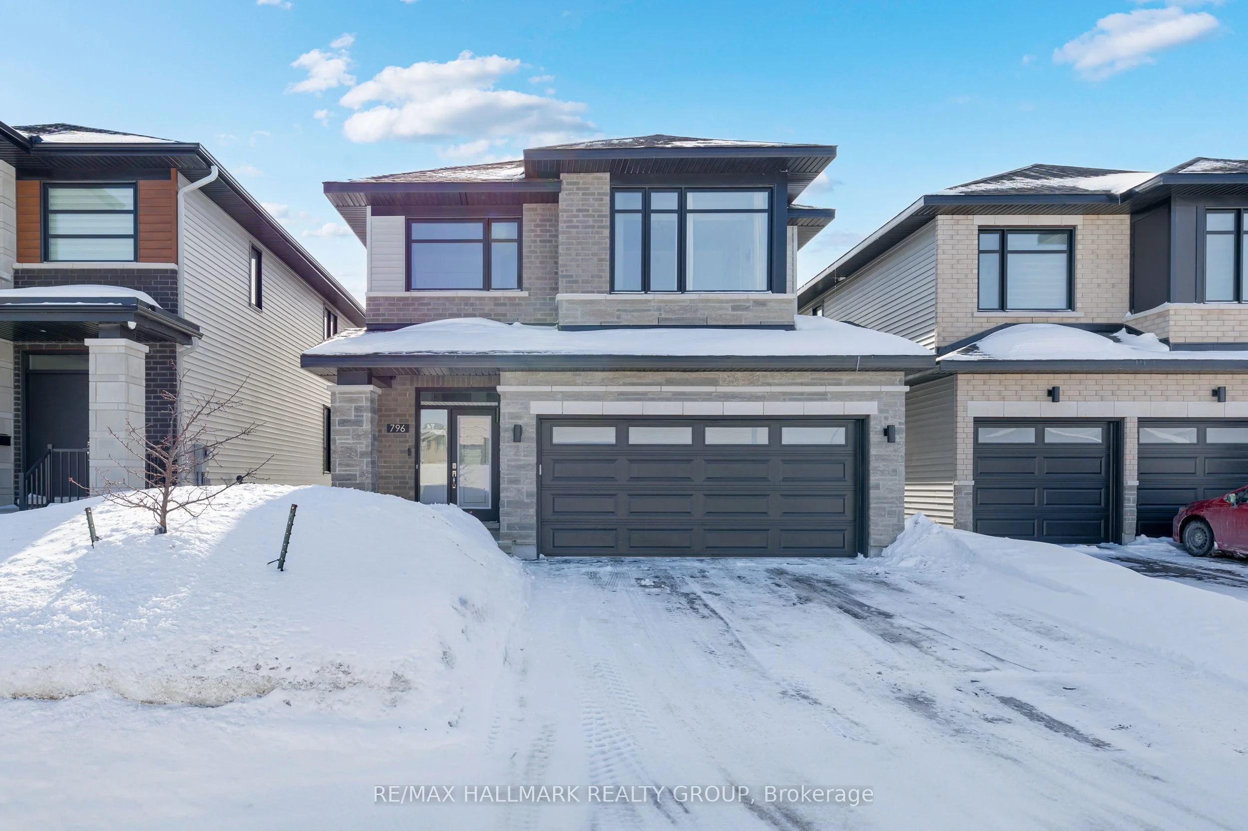 Detached in Blossom Park - Airport and Area