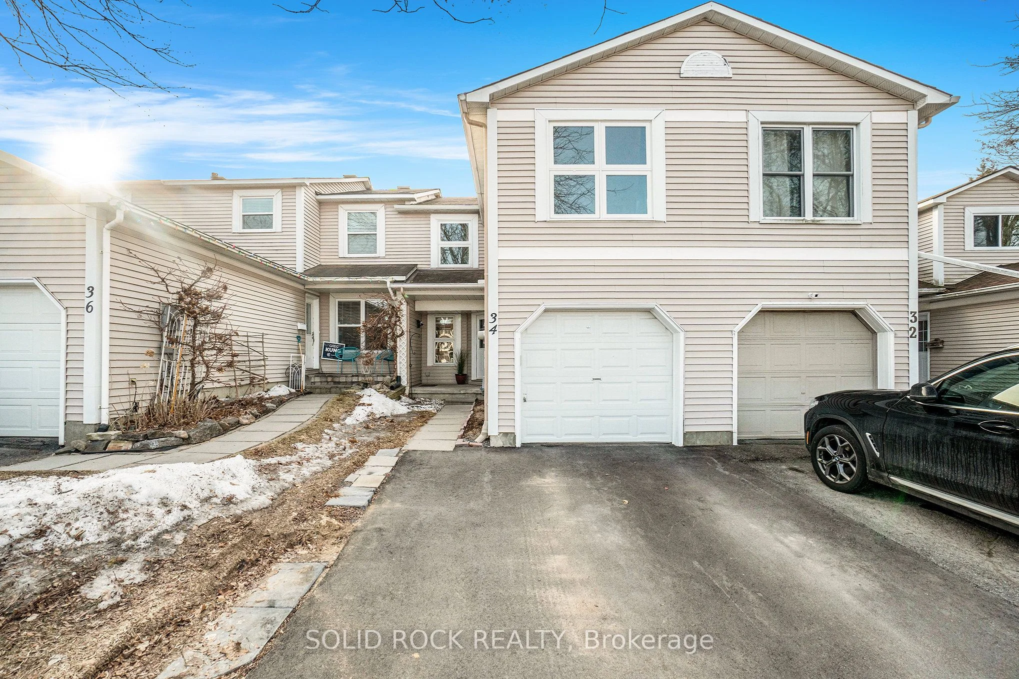 Att/Row/Townhouse in Kanata