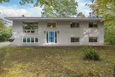 Detached in Frontenac