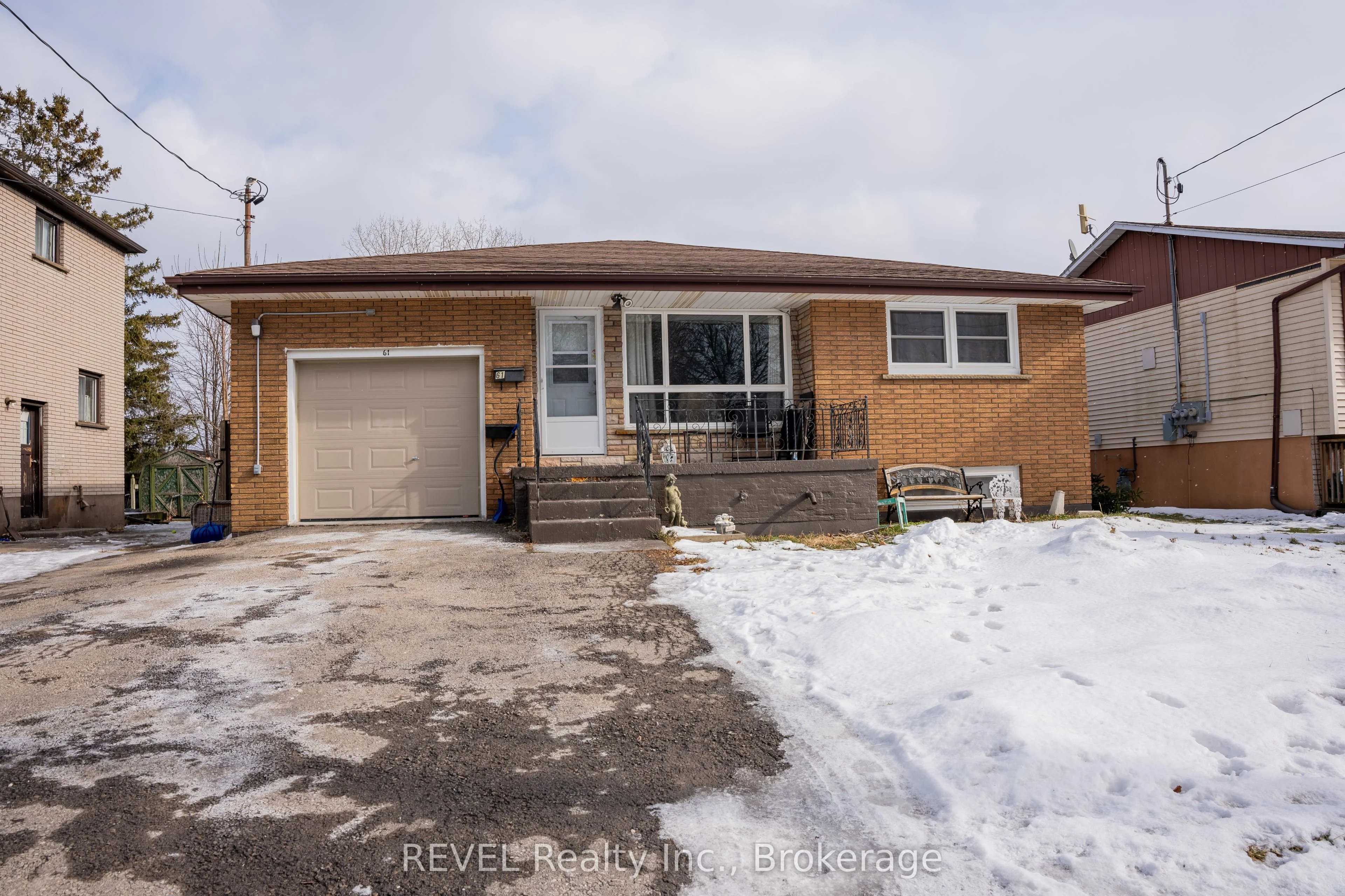 61 Commercial Street, Welland, On L3b 2p3