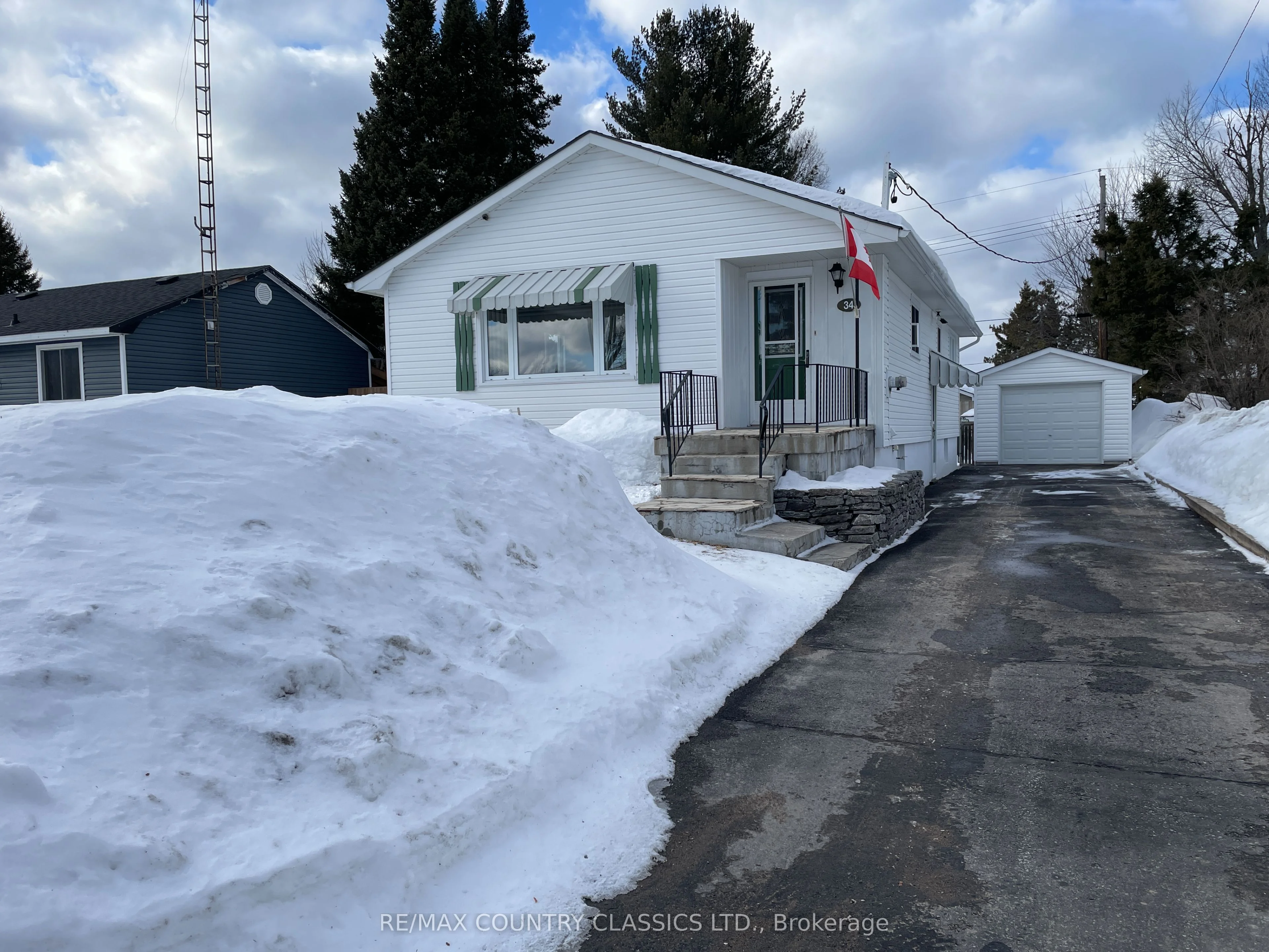 34 Great Oak Street, Highlands East, ON K0L 1M0