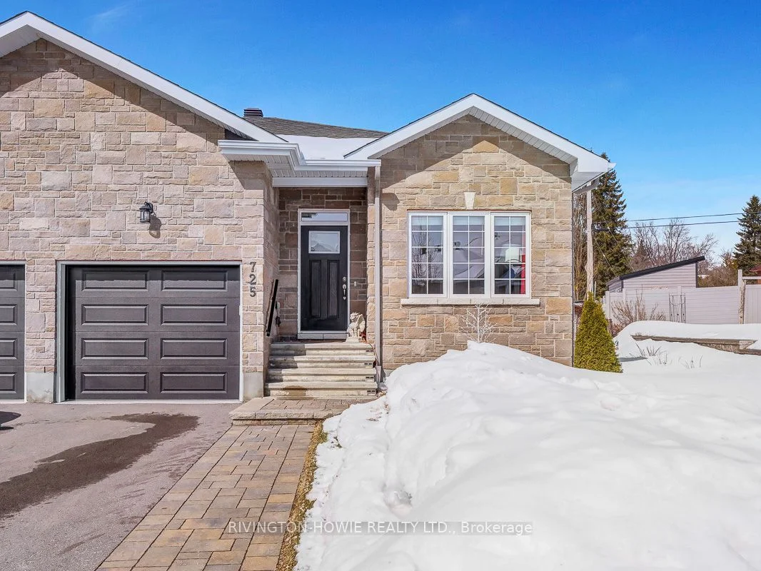 Semi-Detached in Carp - Huntley Ward