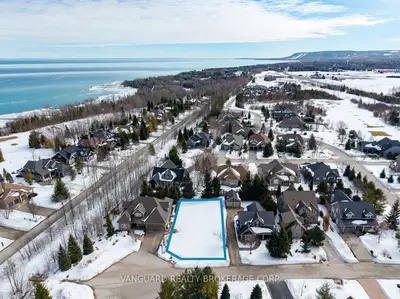 Common Element Condo in Blue Mountains