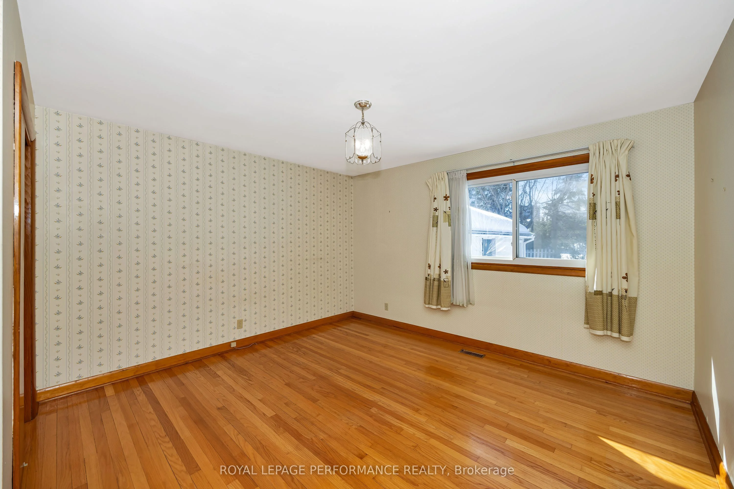 586 Sherbourne Road, Carlingwood - Westboro and Area, ON K2A 3G7