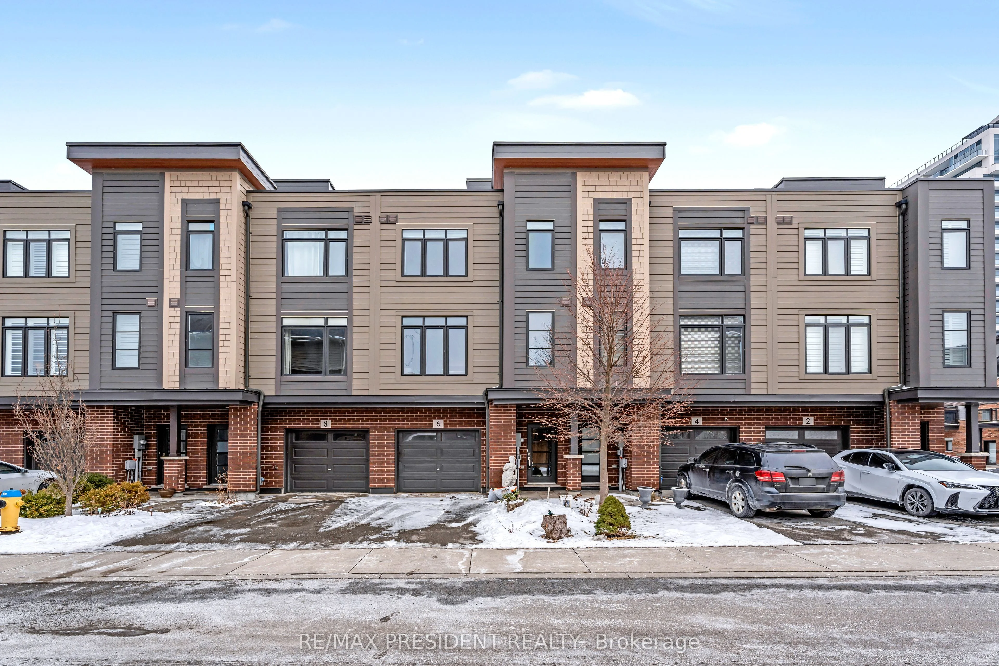 Att/Row/Townhouse in Grimsby