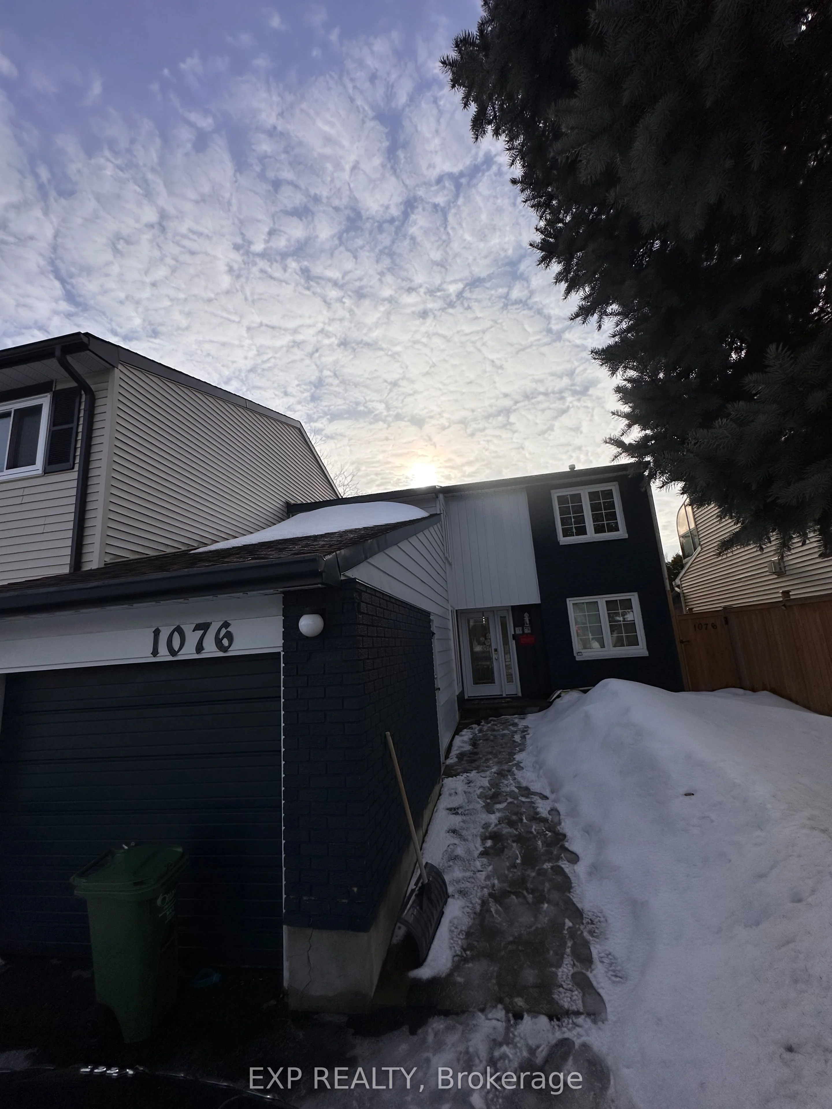 1076 Barwell Avenue, Britannia Heights - Queensway Terrace N And Area, On K2b 8h5