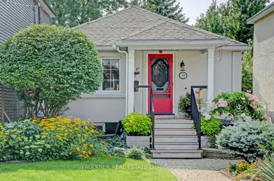 30 Grange Avenue W, Tunneys Pasture And Ottawa West, On K1y 0n7