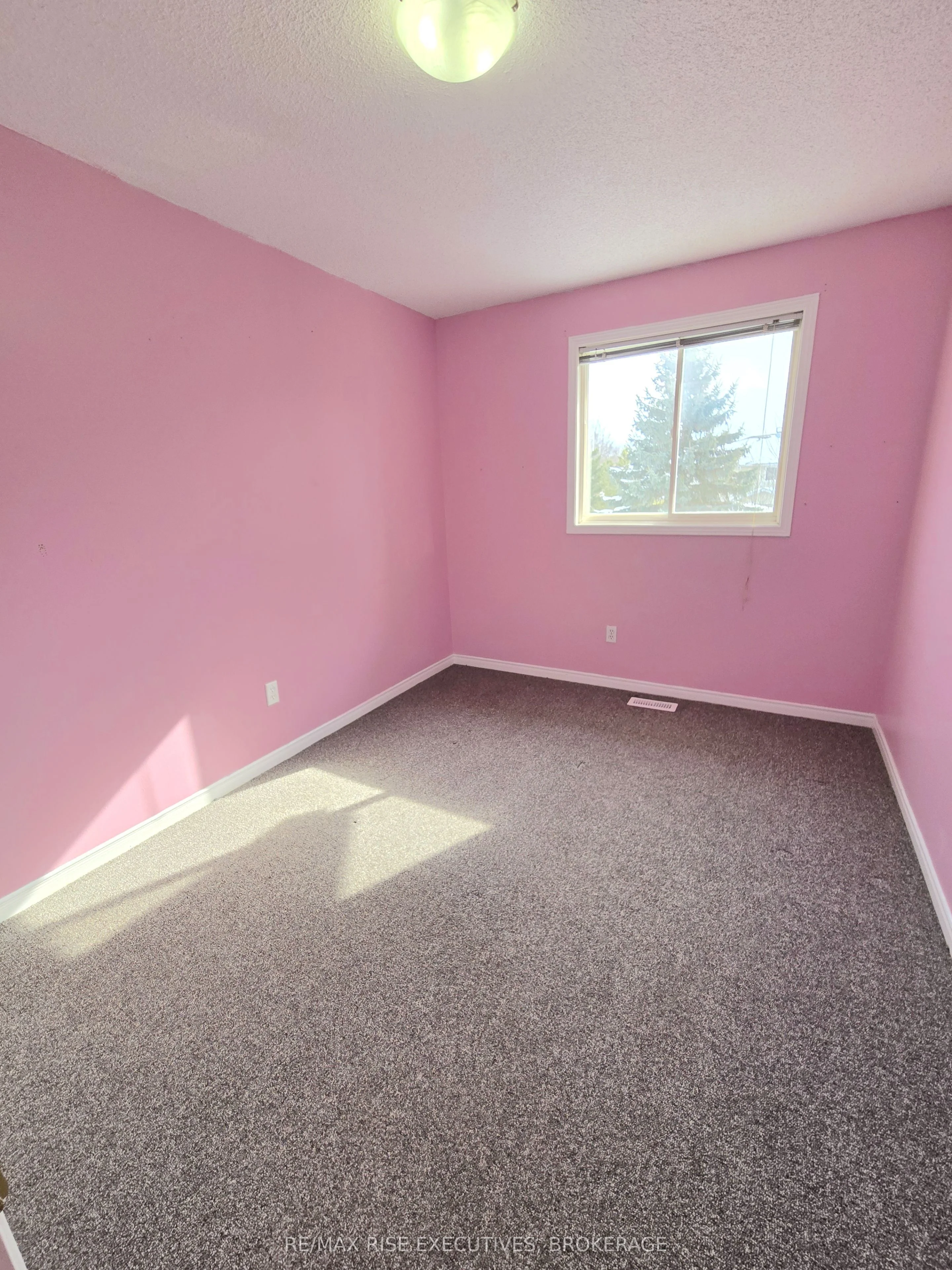 585 MILLWOOD Drive, Kingston, ON K7M 8Y3