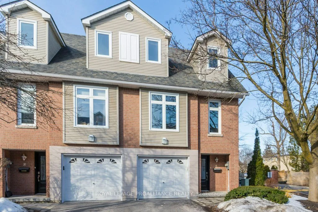 Condo Townhouse in Belleville