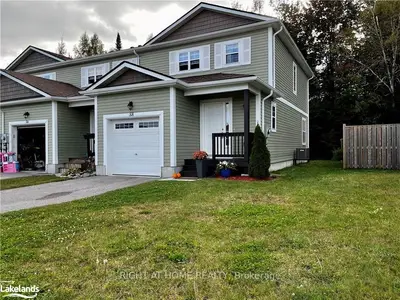 Att/Row/Townhouse in Bracebridge