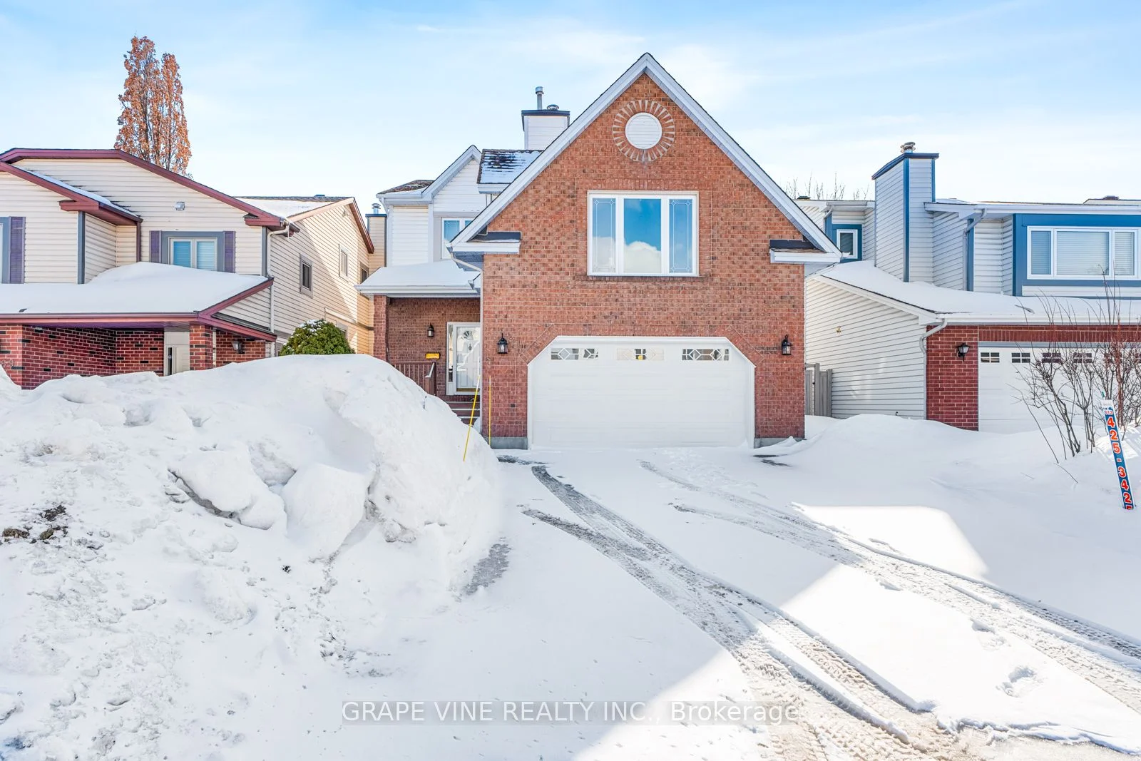 Detached in Hunt Club - South Keys and Area