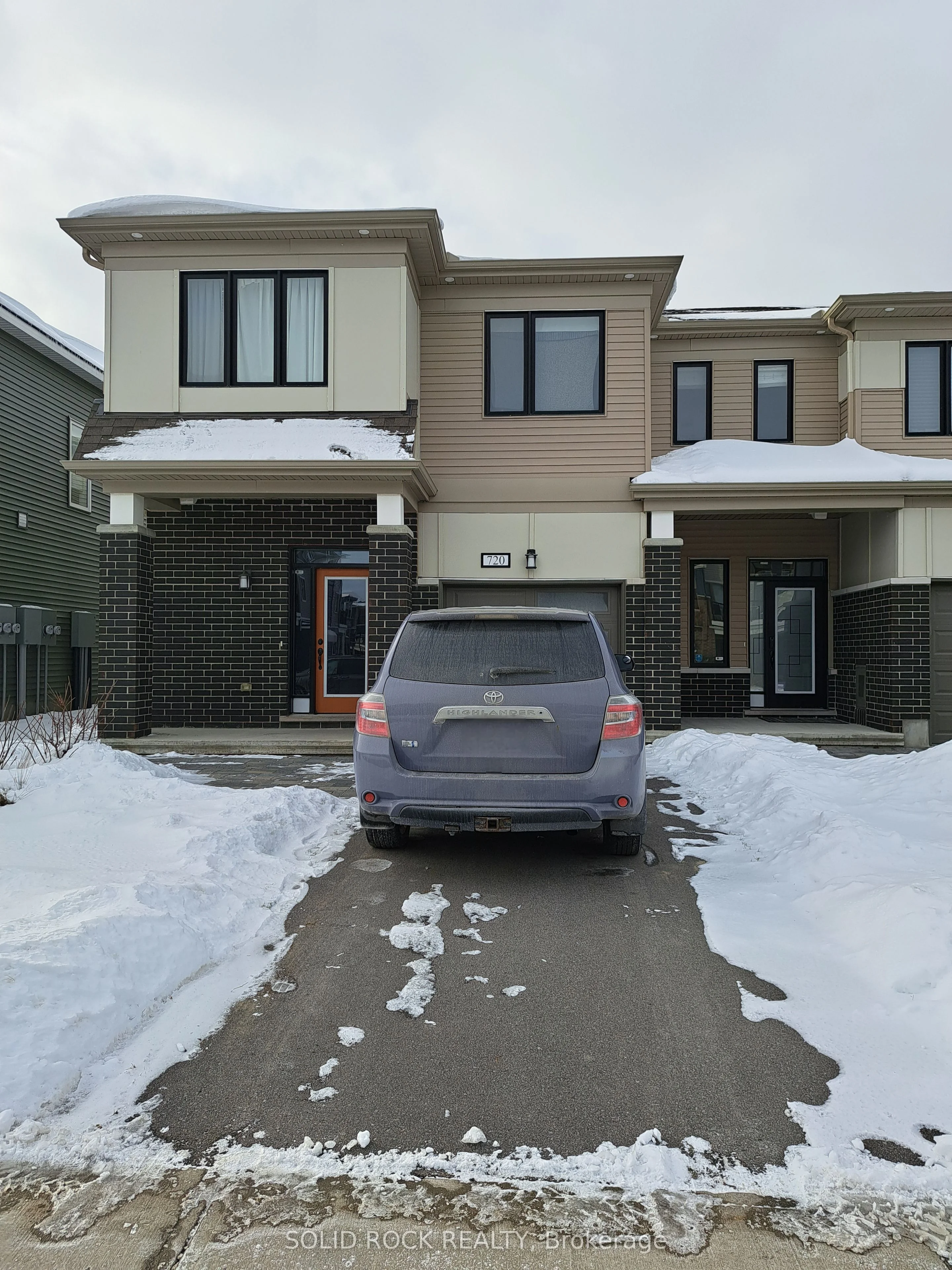 Att/Row/Townhouse in Kanata