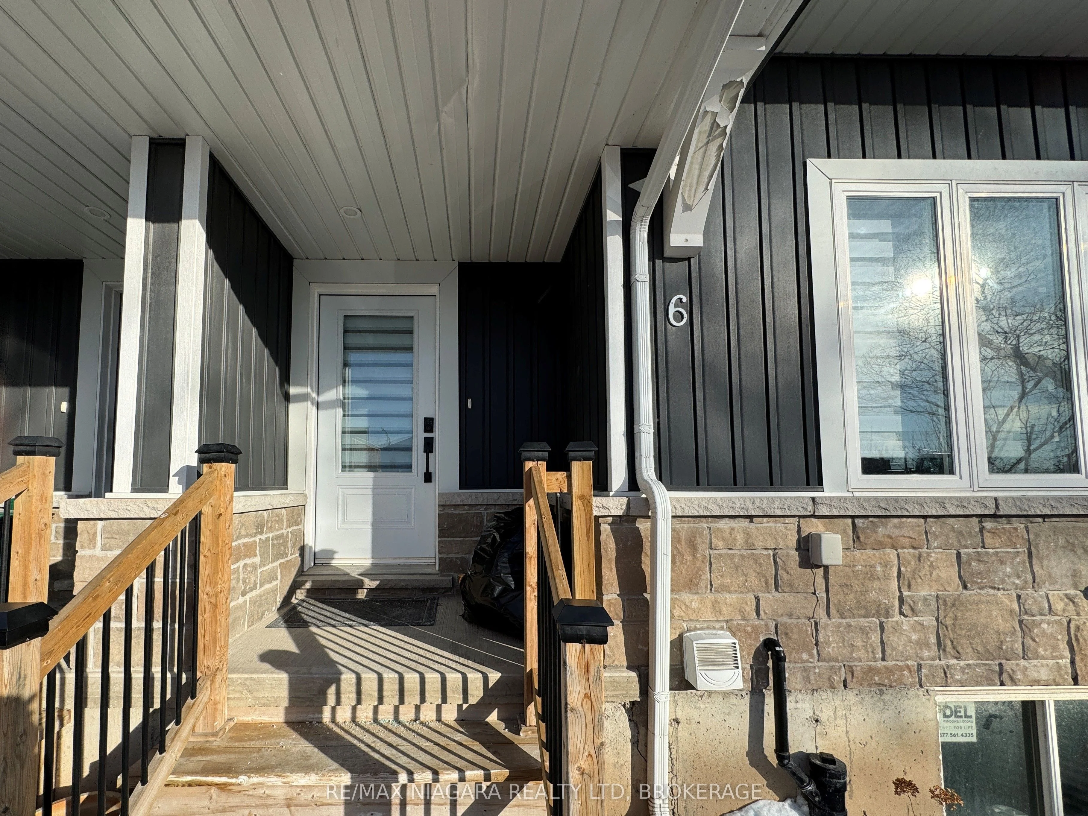 Att/Row/Townhouse in Niagara Falls