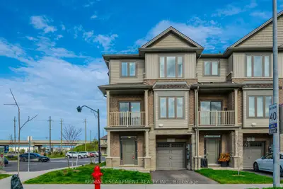 Att/Row/Townhouse in Hamilton