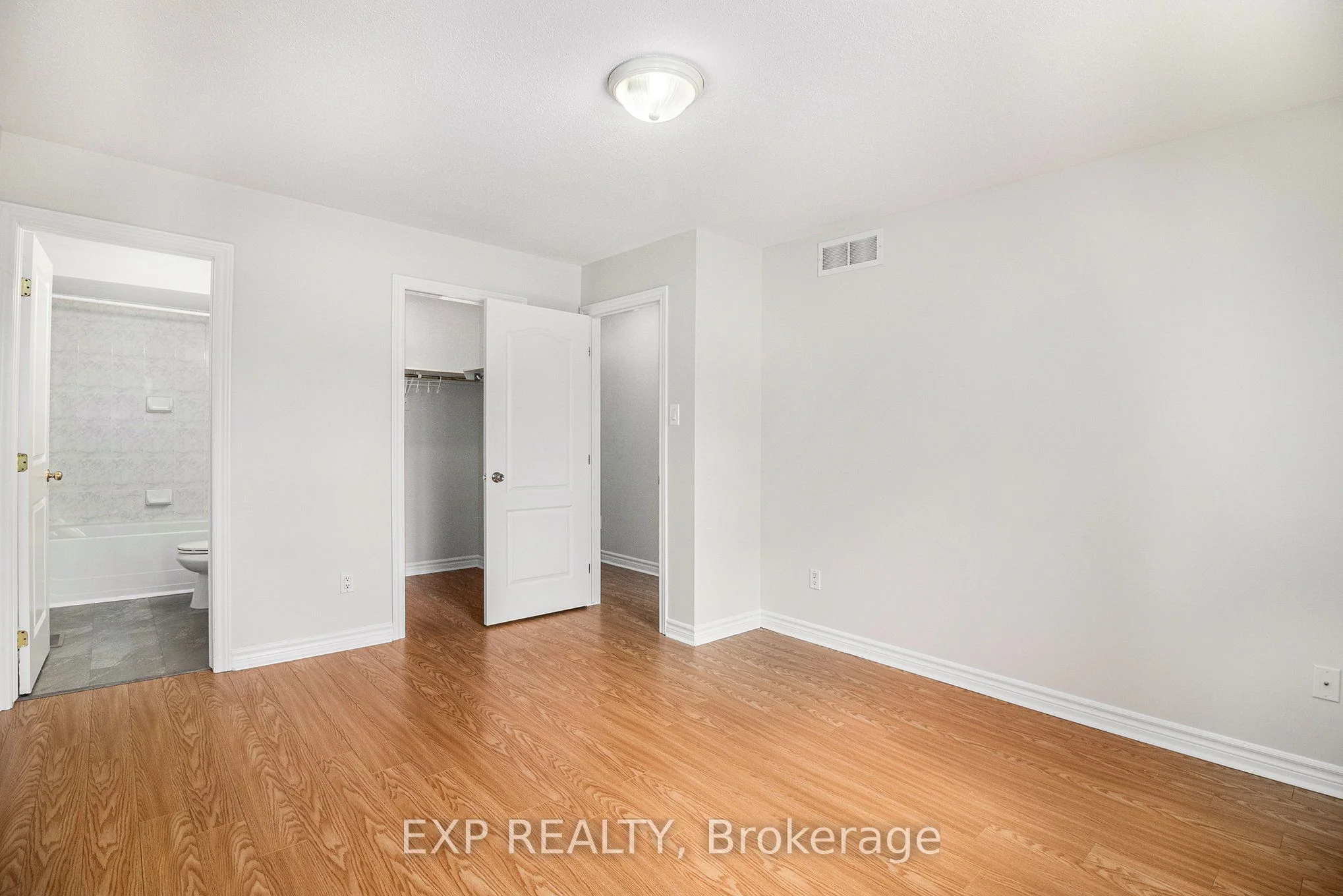 212 Bradwell Way, Blossom Park - Airport and Area, ON K1T 4J5